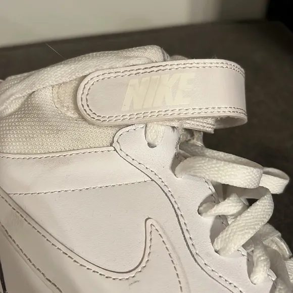 NWOB Nike Court Borough Mid 2 Shoes