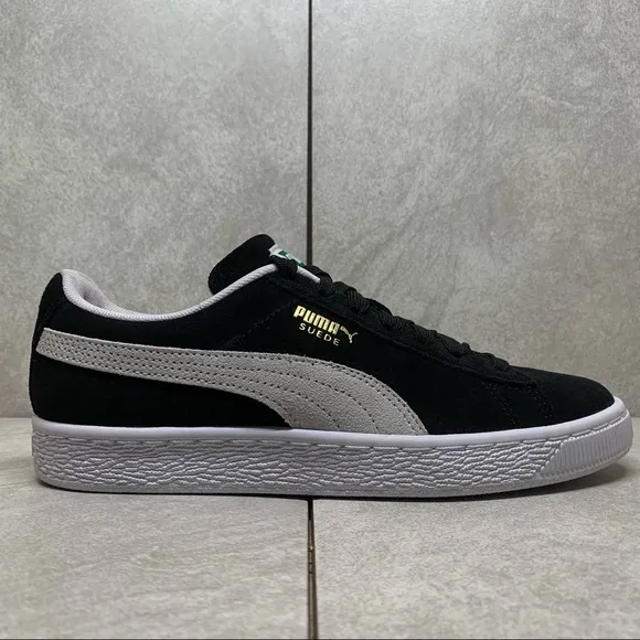 NWOB Puma black Suede Classic sneakers size 6.5