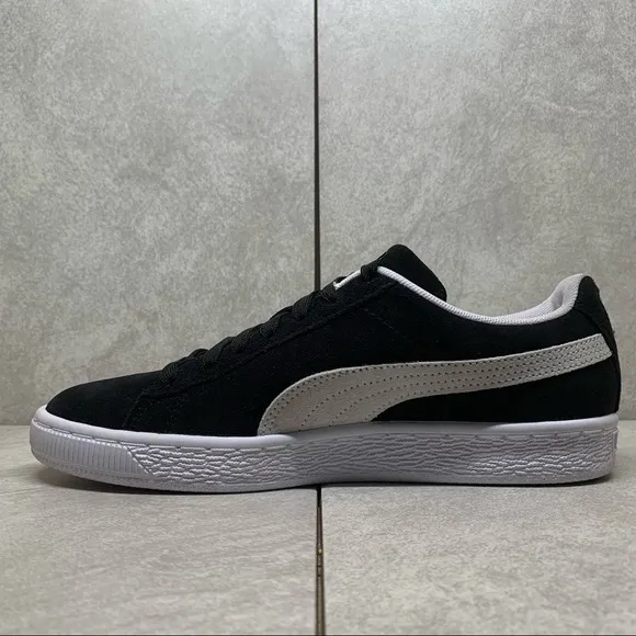 NWOB Puma black Suede Classic sneakers size 6.5