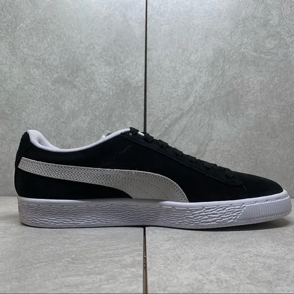 NWOB Puma black Suede Classic sneakers size 6.5