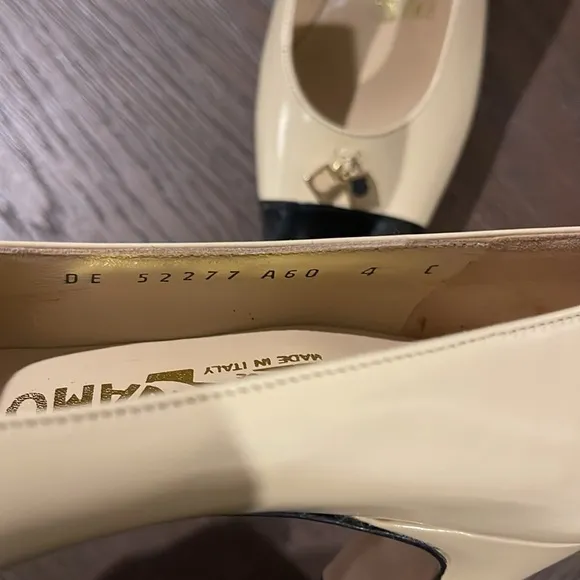 NWOB Salvatore Ferragamo Classic heels, size 4