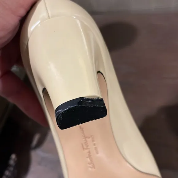 NWOB Salvatore Ferragamo Classic heels, size 4