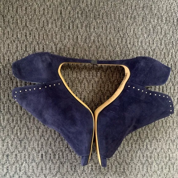 NWOB White House Black Market Silver Stud Trim Blue Suede Bootie/Heels Size 6.5