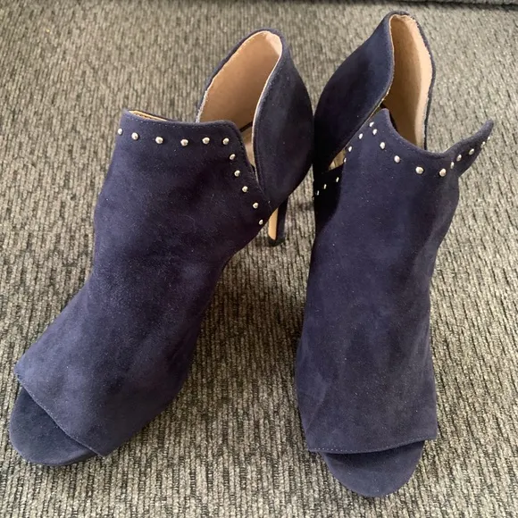 NWOB White House Black Market Silver Stud Trim Blue Suede Bootie/Heels Size 6.5