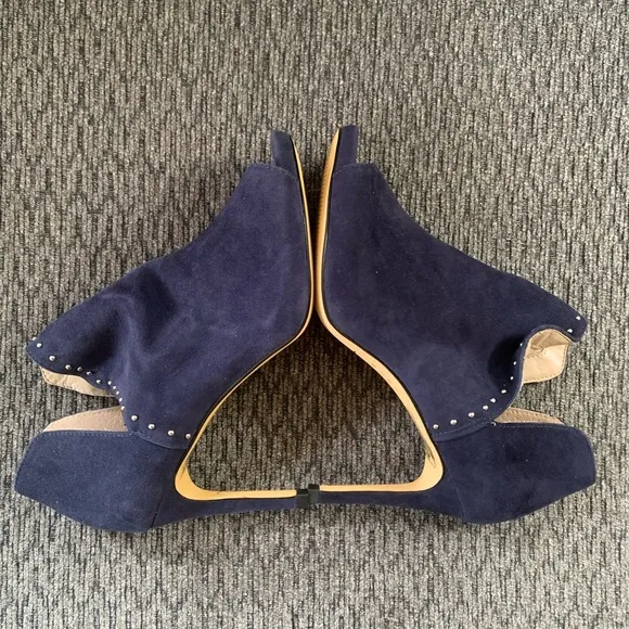 NWOB White House Black Market Silver Stud Trim Blue Suede Bootie/Heels Size 6.5