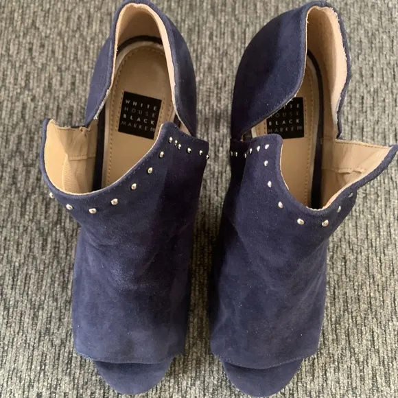 NWOB White House Black Market Silver Stud Trim Blue Suede Bootie/Heels Size 6.5