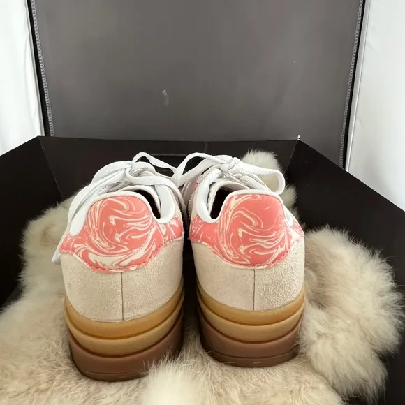NWOT Adidas Gazelle Putty Mauve Cloud Women's Cream and Pink Sneakers Sz 4.5