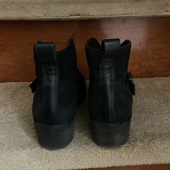 NWOT Authentic UGG Wright Belted Black Leather Suede Ankle Boots Women’s Size 7