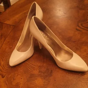 NWOT BCBG Beige Tan Off White Ivory  Genuine Leather Almond Heels Size 8