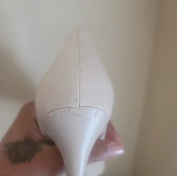 NWOT BCBG Beige Tan Off White Ivory  Genuine Leather Almond Heels Size 8