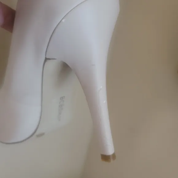 NWOT BCBG Beige Tan Off White Ivory  Genuine Leather Almond Heels Size 8