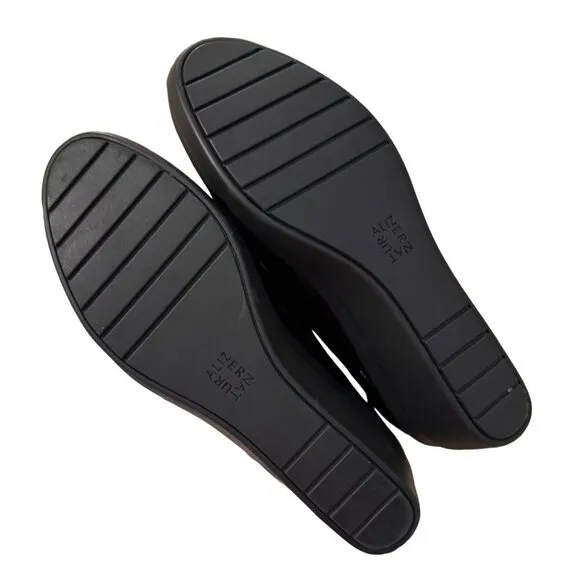 NWOT Black Naturalizer Sam Slip-On Wedge Shoes Size 9.5