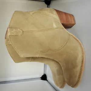 NWOT Crevo REAL suede cowboy boots