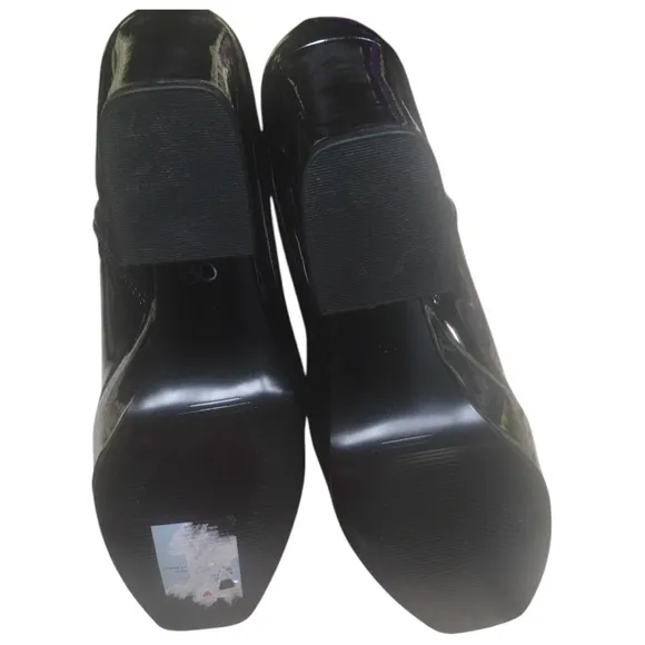 NWOT GUESS MOTO PATENT LEATHER BOOTS