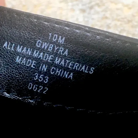 NWOT GUESS MOTO PATENT LEATHER BOOTS