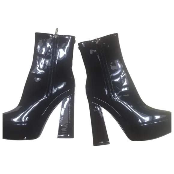 NWOT GUESS MOTO PATENT LEATHER BOOTS