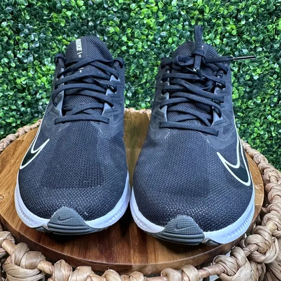 NWOT mens Nike Quest 3