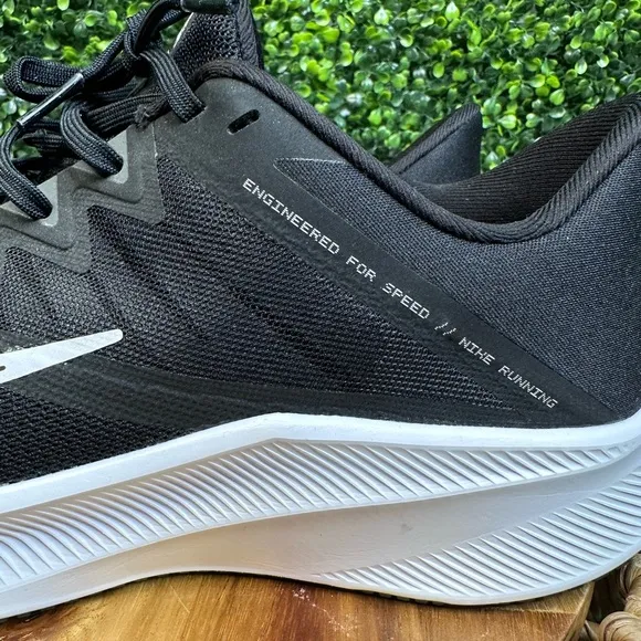 NWOT mens Nike Quest 3