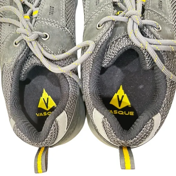 Nwot men’s Vasque Breeze 2.0 low Gray leather Hiking sneakers vibram sole size 9