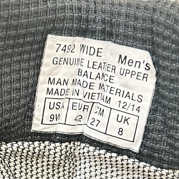 Nwot men’s Vasque Breeze 2.0 low Gray leather Hiking sneakers vibram sole size 9