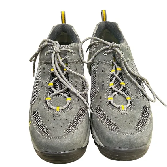 Nwot men’s Vasque Breeze 2.0 low Gray leather Hiking sneakers vibram sole size 9