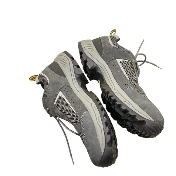Nwot men’s Vasque Breeze 2.0 low Gray leather Hiking sneakers vibram sole size 9