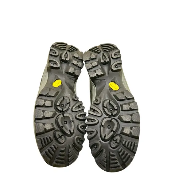 Nwot men’s Vasque Breeze 2.0 low Gray leather Hiking sneakers vibram sole size 9