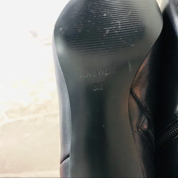 NWOT NINE West black genuine leather studded pointed heeled ankle boots size 6
