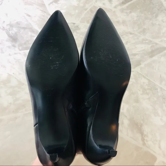 NWOT NINE West black genuine leather studded pointed heeled ankle boots size 6