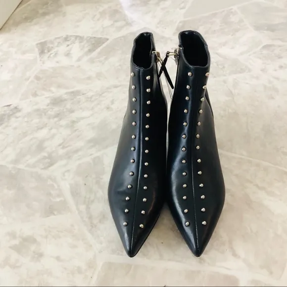 NWOT NINE West black genuine leather studded pointed heeled ankle boots size 6