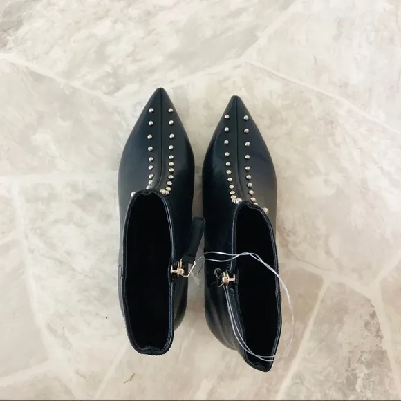 NWOT NINE West black genuine leather studded pointed heeled ankle boots size 6