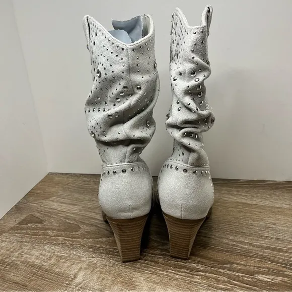 NWOT Stellar Women’s 11  Western Boots Rhinestone Silver Metal Gray Suede Heel