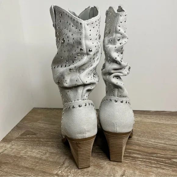 NWOT Stellar Women’s 11  Western Boots Rhinestone Silver Metal Gray Suede Heel