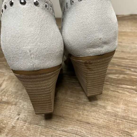 NWOT Stellar Women’s 11  Western Boots Rhinestone Silver Metal Gray Suede Heel