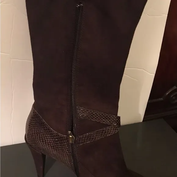 NWOT TAHARI Shawn suede/snakeskin espresso high boots- size 9- NWOT