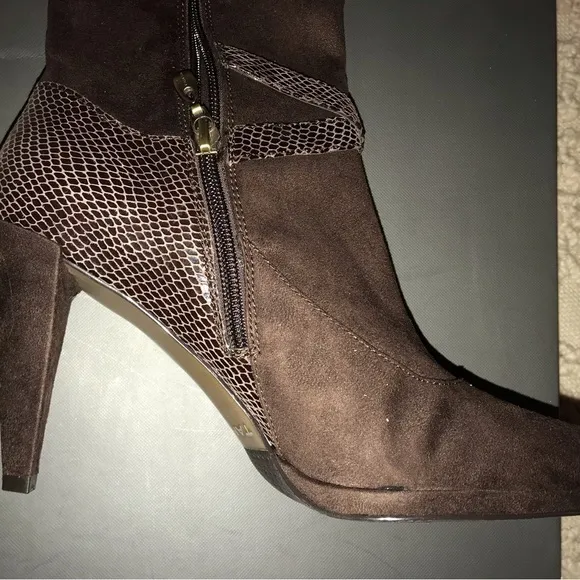 NWOT TAHARI Shawn suede/snakeskin espresso high boots- size 9- NWOT