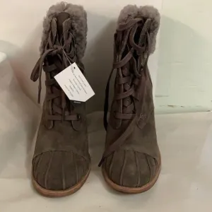 NWOT UGG AUSTRALIA JAXON SUEDE &amp; SHEARING BOOTS SIZE‎ 7 1/2