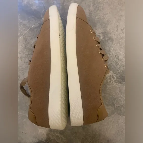 NWOT Vionic Brinley Tan Suede Sneakers | 8.5