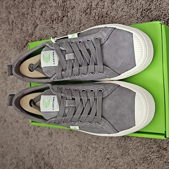*NWT* Cariuma Suede Charcoal Grey Sneakers