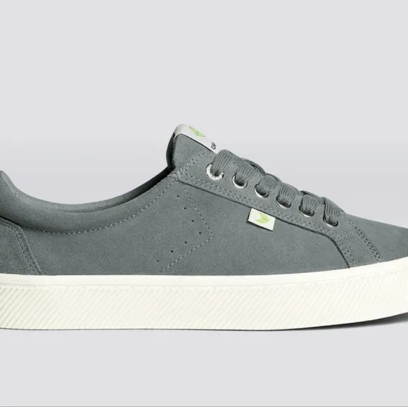 *NWT* Cariuma Suede Charcoal Grey Sneakers