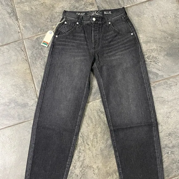 NWT Daily Blue by AdrianoGoldschmied Mantra Wide Barrel Jean in Onyx Sz 25 $295
