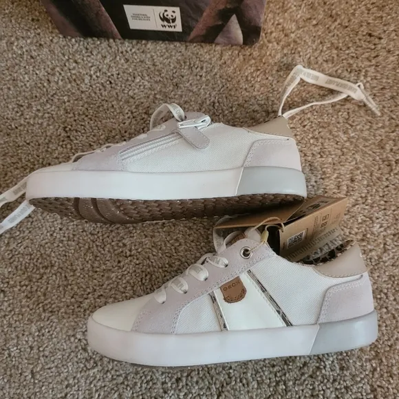 ♥️NWT♥️ GEOX GIRLS SNEAKERS