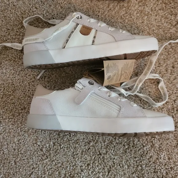 ♥️NWT♥️ GEOX GIRLS SNEAKERS