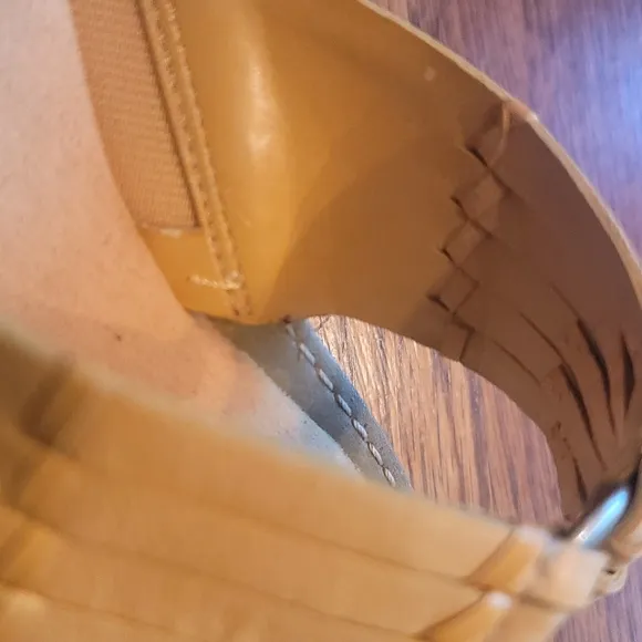 NWT Liz Claiborne Flex Mustard Yellow Genuine Leather Thong Shoes Sandal…