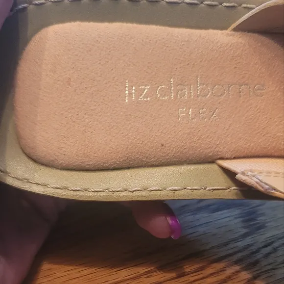 NWT Liz Claiborne Flex Mustard Yellow Genuine Leather Thong Shoes Sandal…