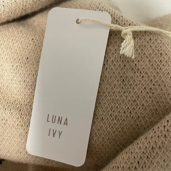 NWT Luna Ivy Cowboy Boots Knitted Sweater in Tan. Size Large