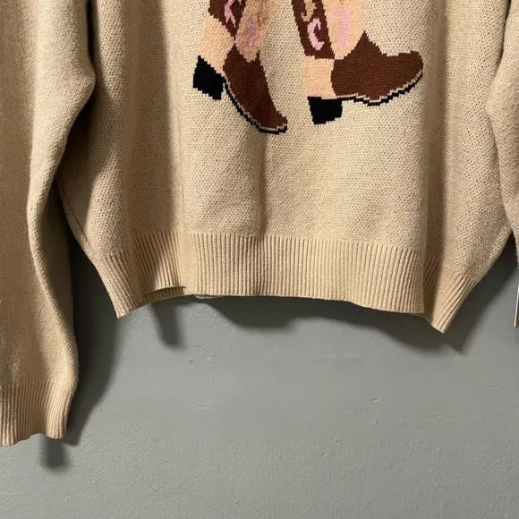 NWT Luna Ivy Cowboy Boots Knitted Sweater in Tan. Size Large