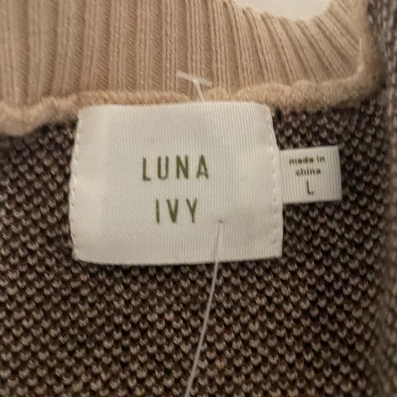 NWT Luna Ivy Cowboy Boots Knitted Sweater in Tan. Size Large