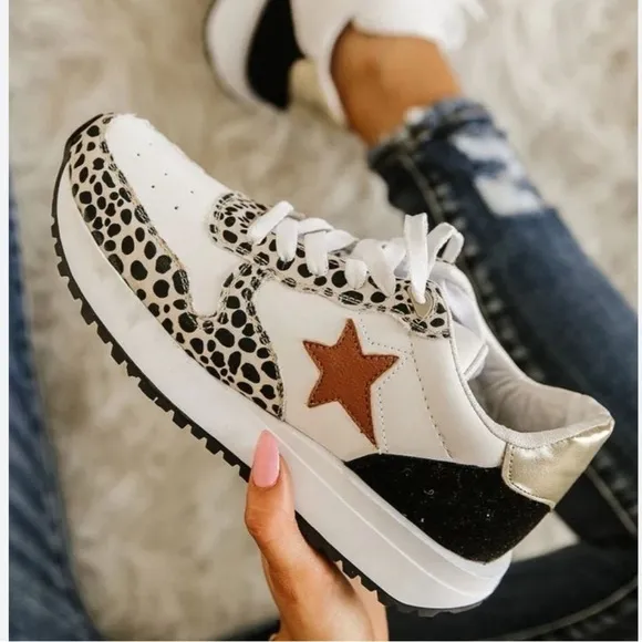 NWT Makers Ace2 Cheetah Leopard red star White &amp; Black Sneakers Sz 6