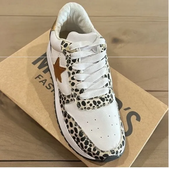 NWT Makers Ace2 Cheetah Leopard red star White &amp; Black Sneakers Sz 6